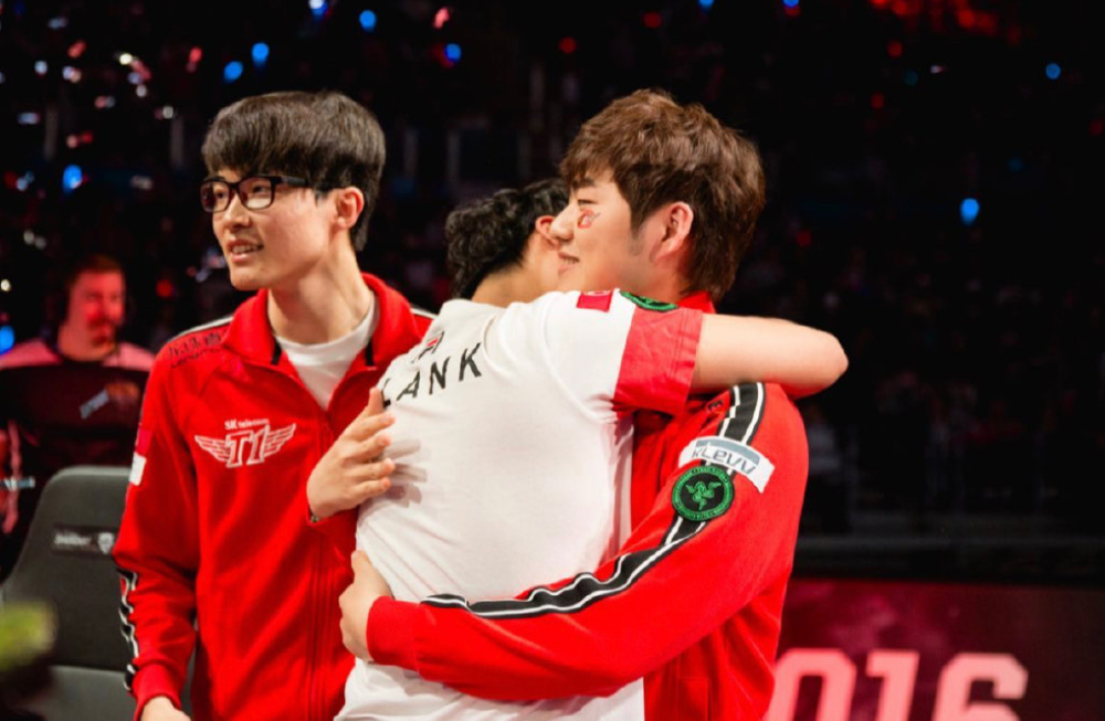 熊猫体育- 湖人引发争议！，Faker官方宣布表现优异新规观众掌声雷动