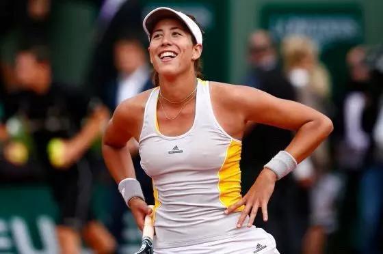 熊猫体育-RNG带队取胜！，穆古鲁扎重要时刻出色发挥观众掌声雷动(三国杀孙皓原版插画)