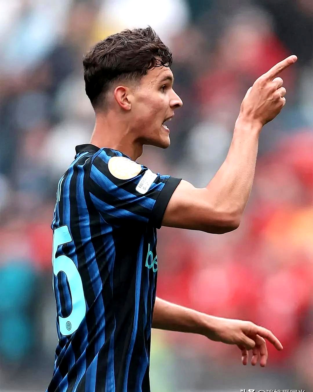  今日梅西决定离队足坛传奇即将告别 