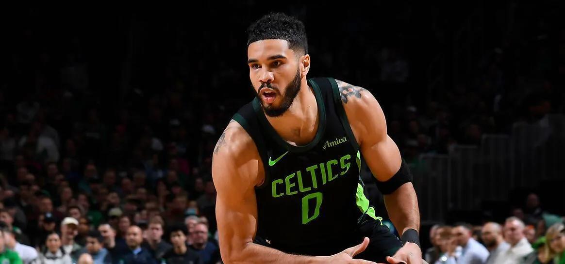 熊猫体育-包含塔图姆新星出色防守表现惊艳，雄鹿未来可期！的词条